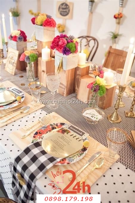 Dịch vụ cưới hỏi 24h trọn vẹn ngày vui chuyên trang trí nhà đám cưới hỏi và nhà hàng tiệc cưới | Trang trí tiệc cưới với tông màu gỗ